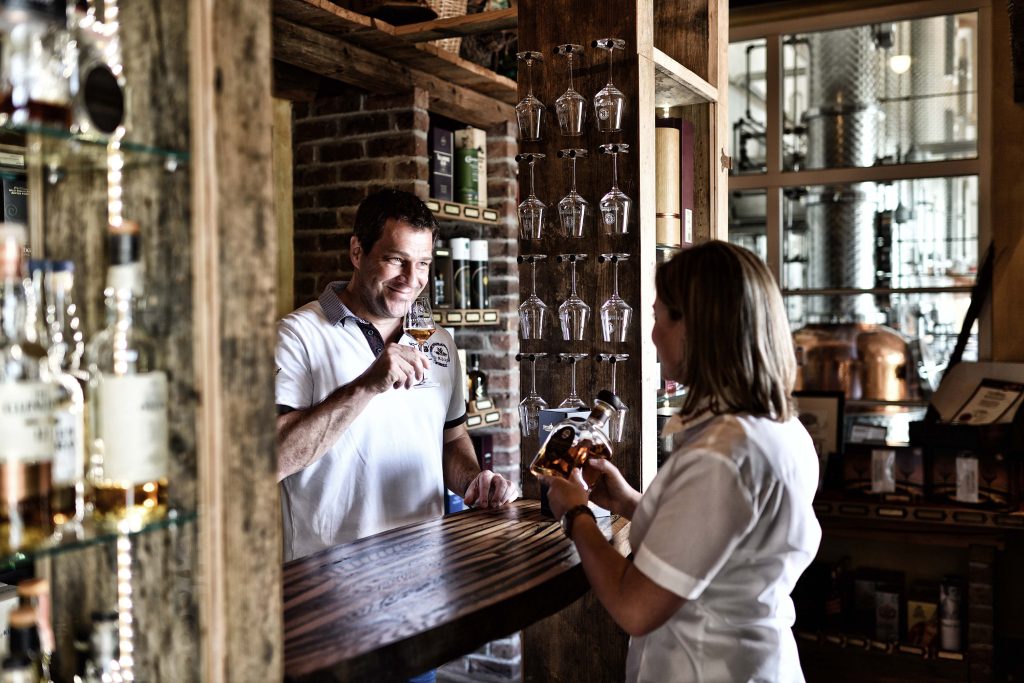 Spirituosenfachgeschäft am Bodensee in Kressbronn. Wein, Schaumwein, Gin, Rum, Whisky, Brandy