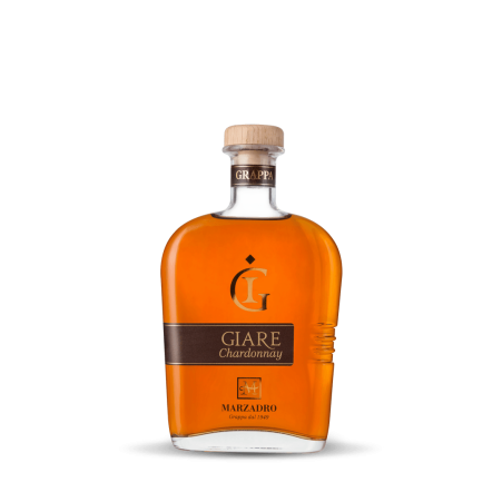 Der Marzadro Giare Chardonnay Grappa wird aus ausgewähltem Chardonnay-Trester hergestellt und reift 36 Monate in Holzfässern. Die lange Lagerung verleiht ihm eine elegante Balance aus fruchtigen Chardonnay-Aromen, feinen Vanille- und Holznoten sowie einem besonders weichen, harmonischen Abgang. Ein Premium-Grappa aus Italien für anspruchsvolle Genießer.